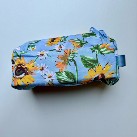 Small “Reactive” Cosmetic - Picture 3 of 4